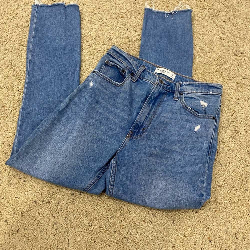 Abercrombie & Fitch High Rise Skinny Jeans Size 25S Distressed light wash